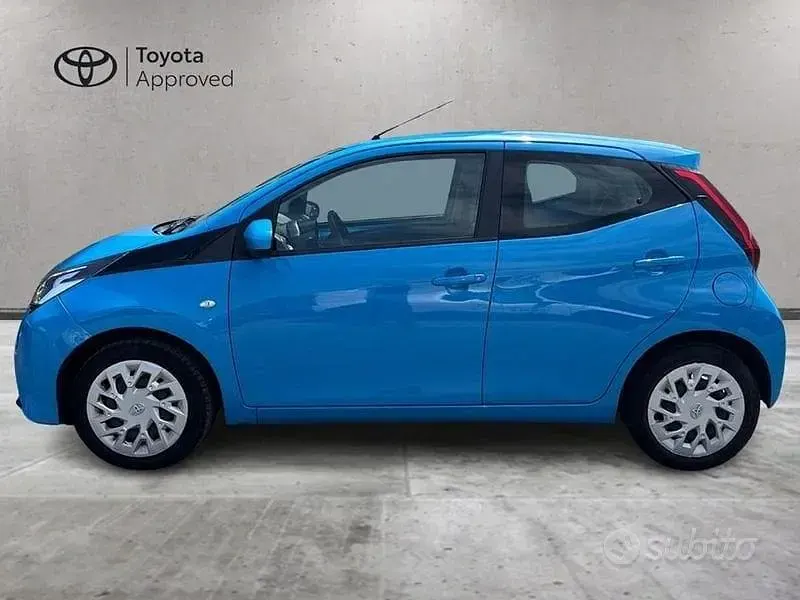 Usata Toyota Aygo Cool 72 CV (52 kW) 2020 Blu Utilitaria