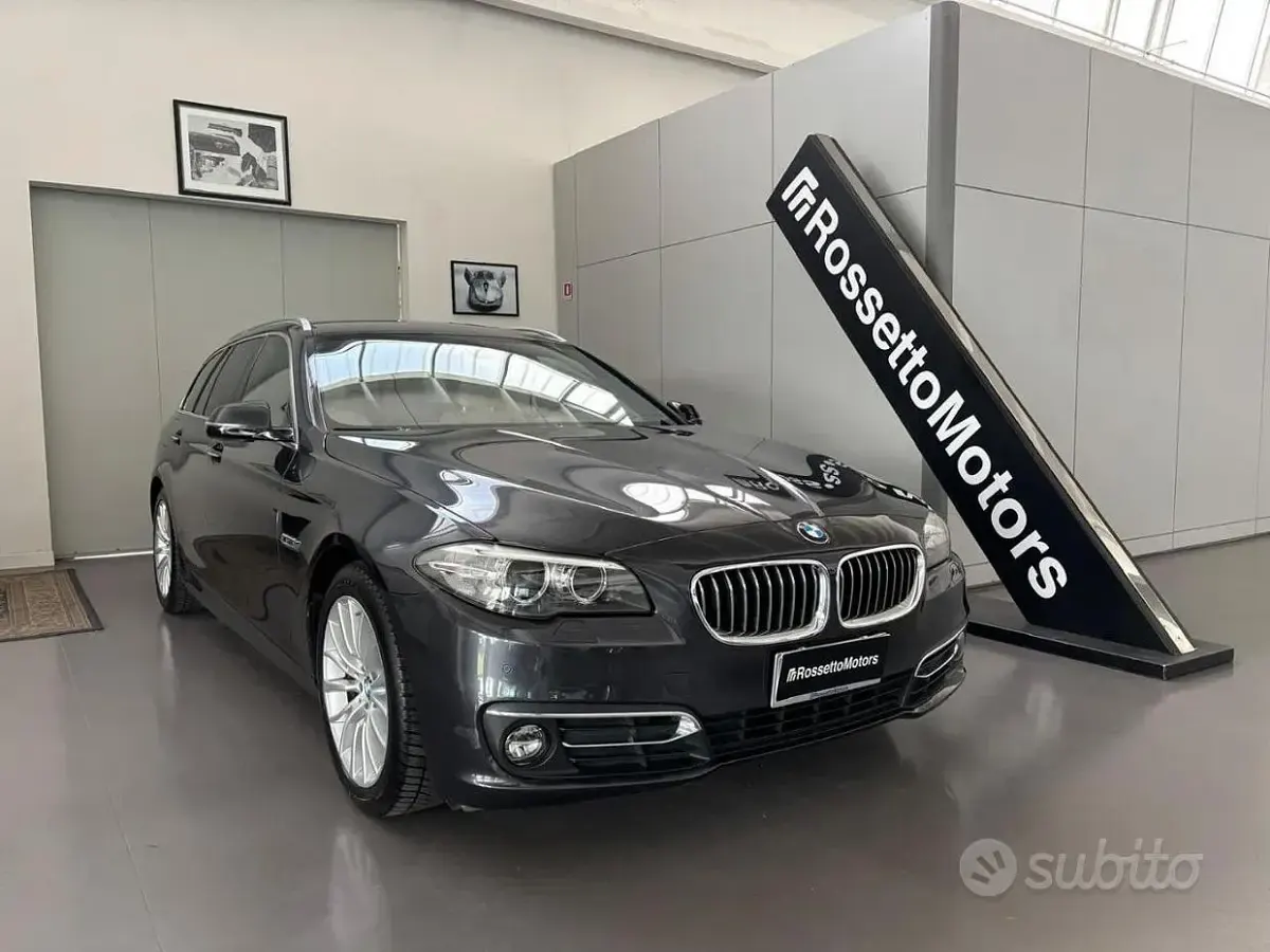Usata BMW 520 Luxury Line 190 CV (139 kW) 2017 Grigio Station wagon