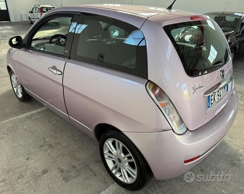 Usata Lancia Ypsilon 69 CV (50 kW) 2011 Viola Utilitaria