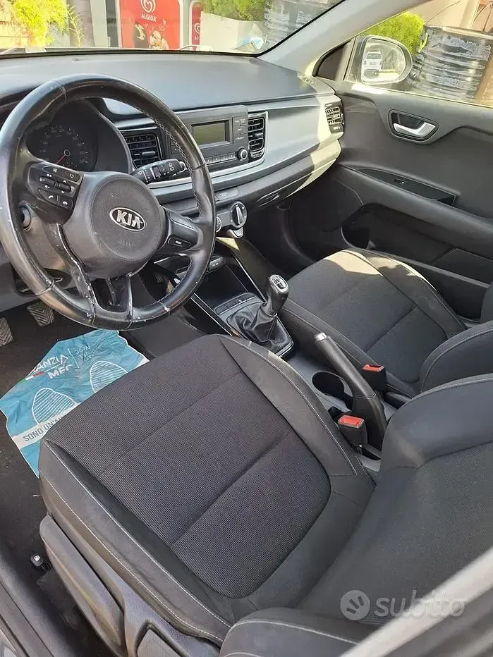 Begagnad Kia Rio 77 HK (56 kW) 2017 Grå Sedan