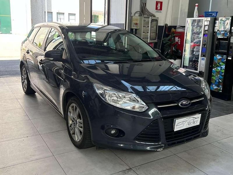 Usata Ford Focus 116 CV (85 kW) 2014 Grigio Station wagon