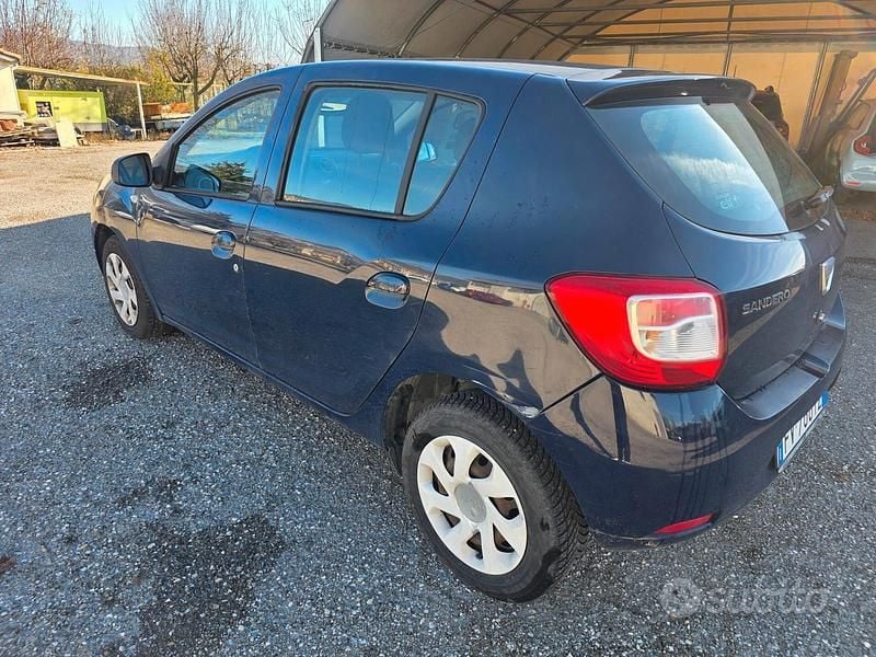 Usata Dacia Sandero Lauréate 75 CV (55 kW) 2014 Blu Berlina