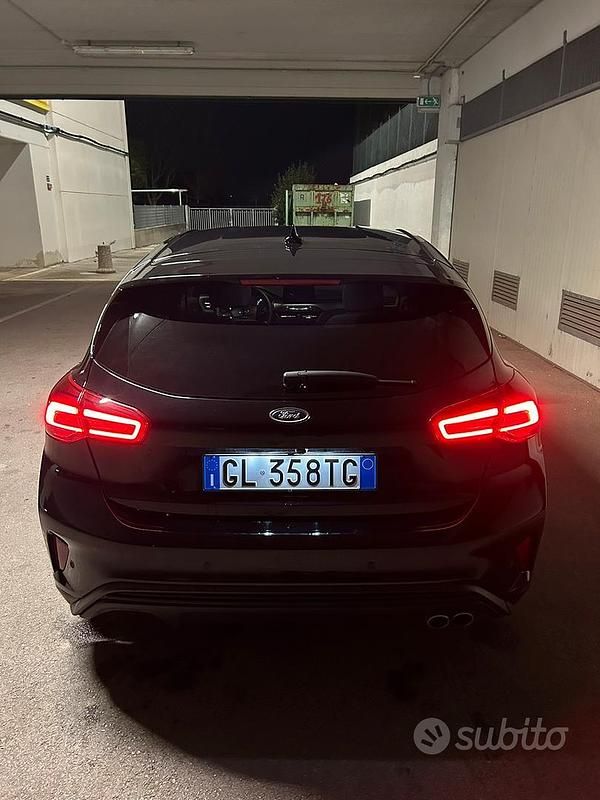 Usata Ford Focus ST-Line 120 CV (88 kW) 2023 Nero Berlina
