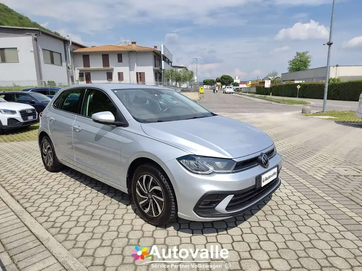 Usata VW Polo Life 95 CV (69 kW) 2023 Argento Utilitaria