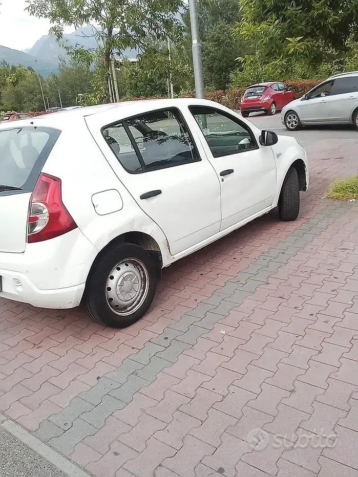 Usata Dacia Sandero 75 CV (55 kW) 2010 Bianco Utilitaria