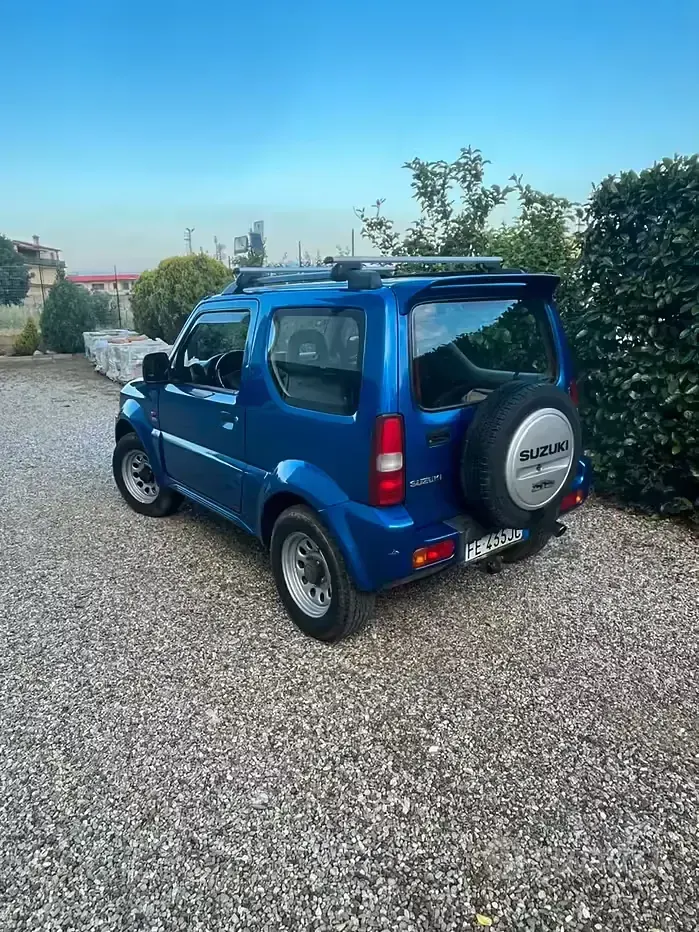 Usata Suzuki Jimny 65 CV (47 kW) 2005 Bluazzurro SUV