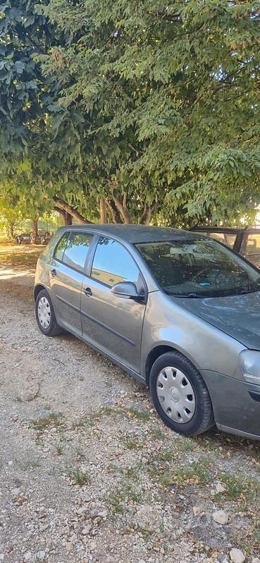 Usata 2005 VW Golf V Tre volumi | 2500 € (Buon prezzo) - Immagine 1/4