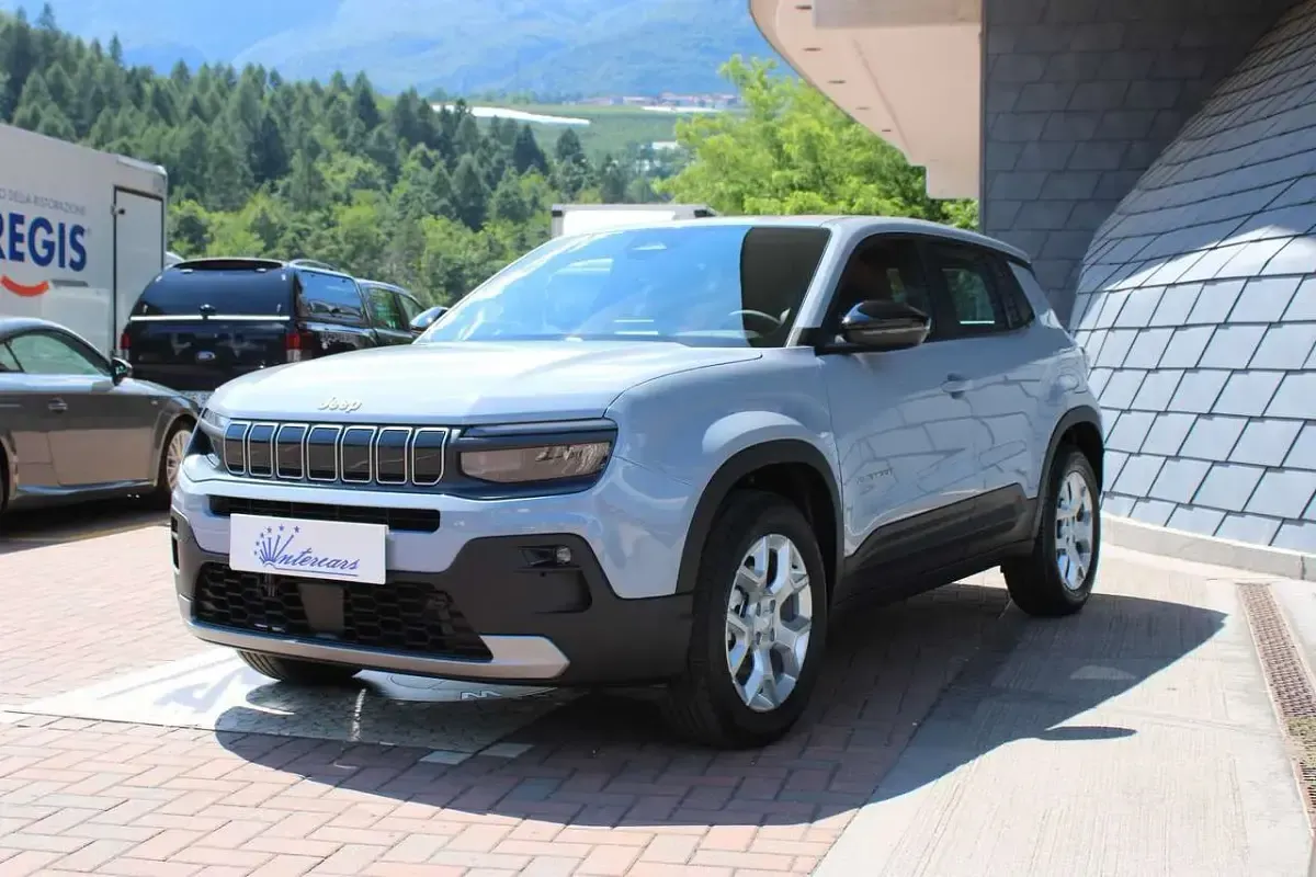 Nuova Jeep Avenger Altitude 110 CV (80 kW) 2026 Grigio SUV