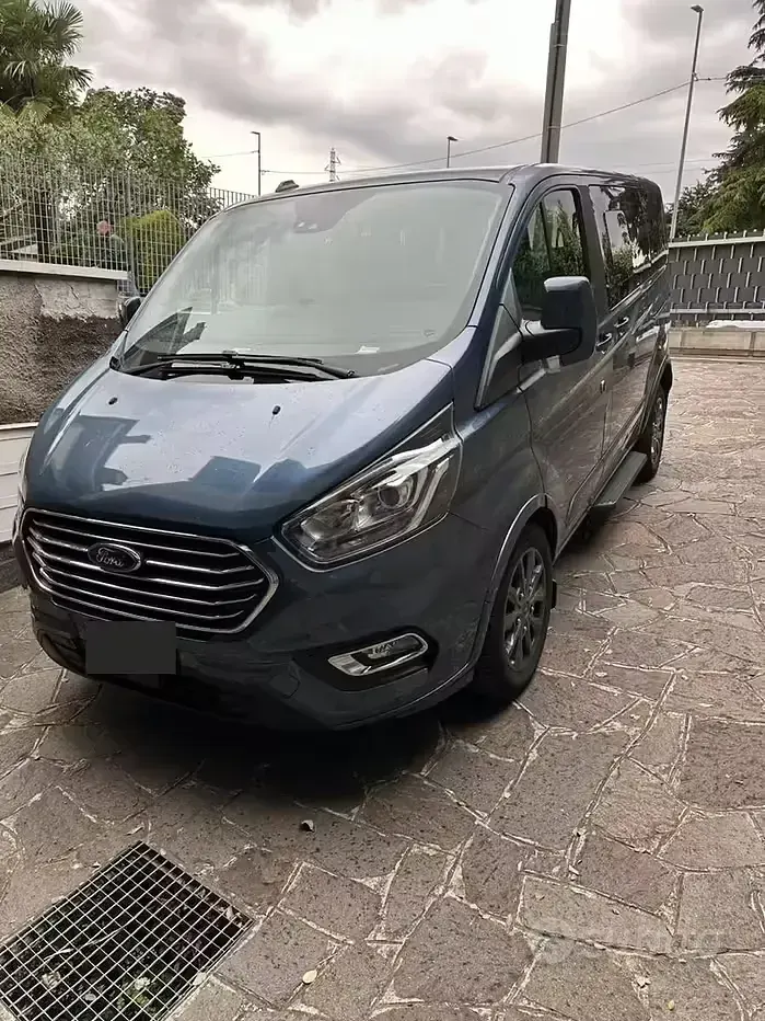 Usata Ford Tourneo Custom 150 CV (110 kW) 2021 Blu Furgone