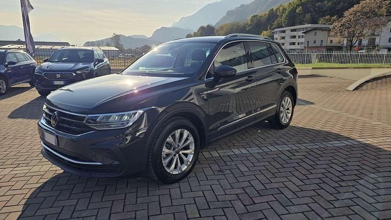 Grigio Usata 2024 VW Tiguan Life SUV | 30.900 € (Ottimo prezzo) - Immagine 1/4
