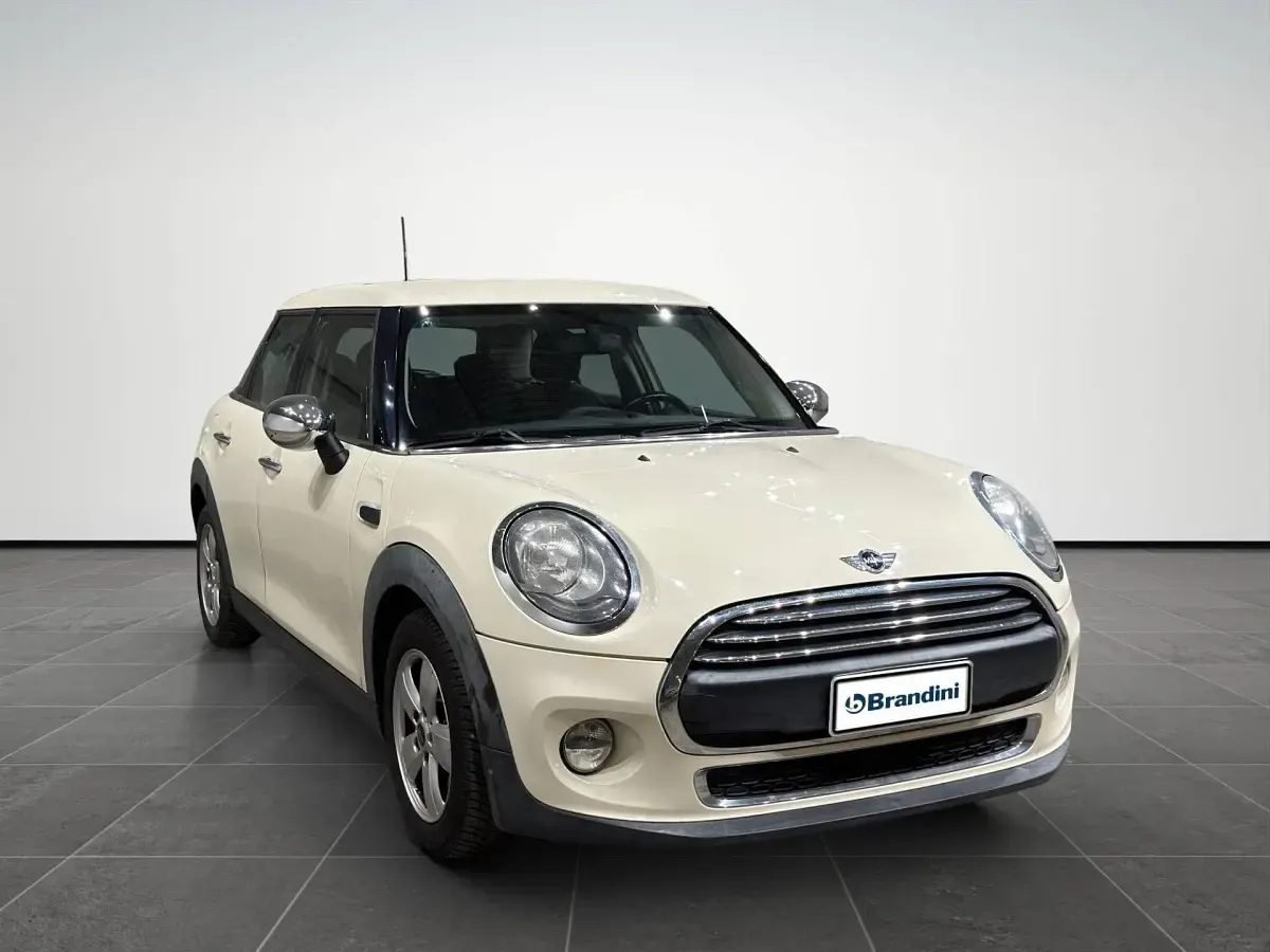 Usata Mini ONE 102 CV (75 kW) 2017 Alpine white Utilitaria