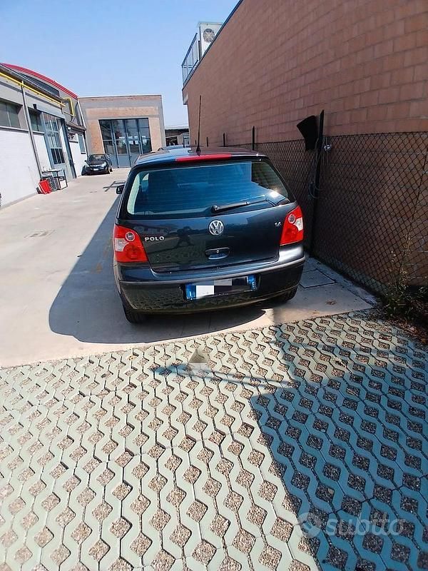 Usata VW Polo Comfortline 75 CV (55 kW) 2004 Nero Utilitaria