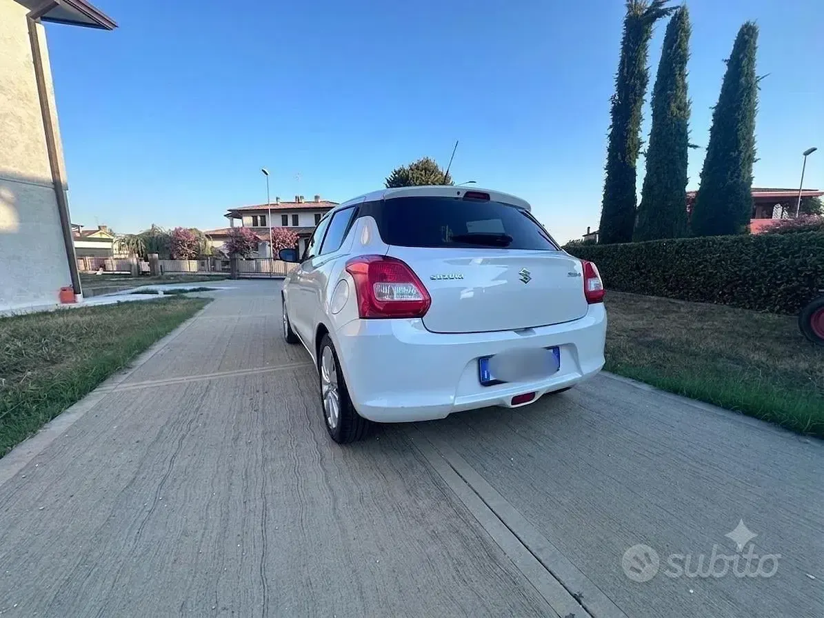 Usata Suzuki Swift Cool 112 CV (82 kW) 2019 Bianco Utilitaria