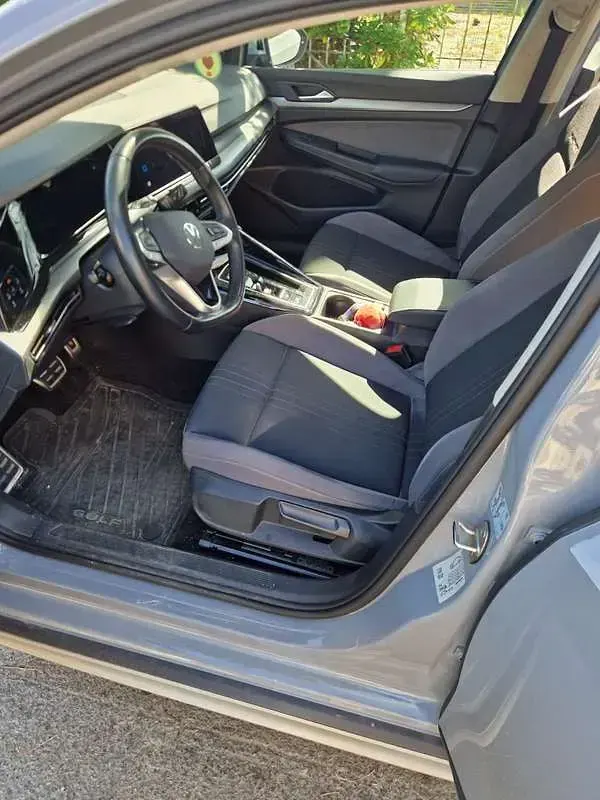 Usata VW Golf VIII 200 CV (147 kW) 2024 Grigio Station wagon