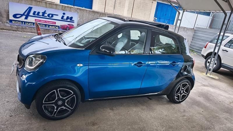 Usata Smart ForFour Prime 70 CV (51 kW) 2015 Blu Utilitaria