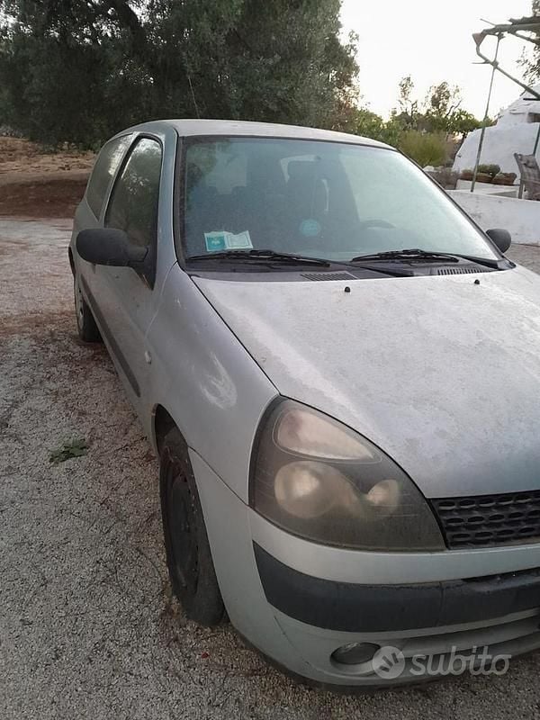 Usata Renault Clio II 58 CV (42 kW) 2003 Grigio