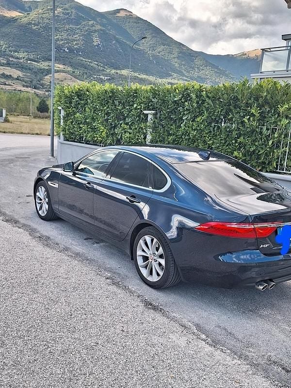 Usata Jaguar XF Prestige 180 CV (132 kW) 2018 Blu Berlina
