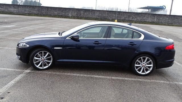 Usata Jaguar XF Premium Luxury 275 CV (202 kW) 2015 Blu Berlina