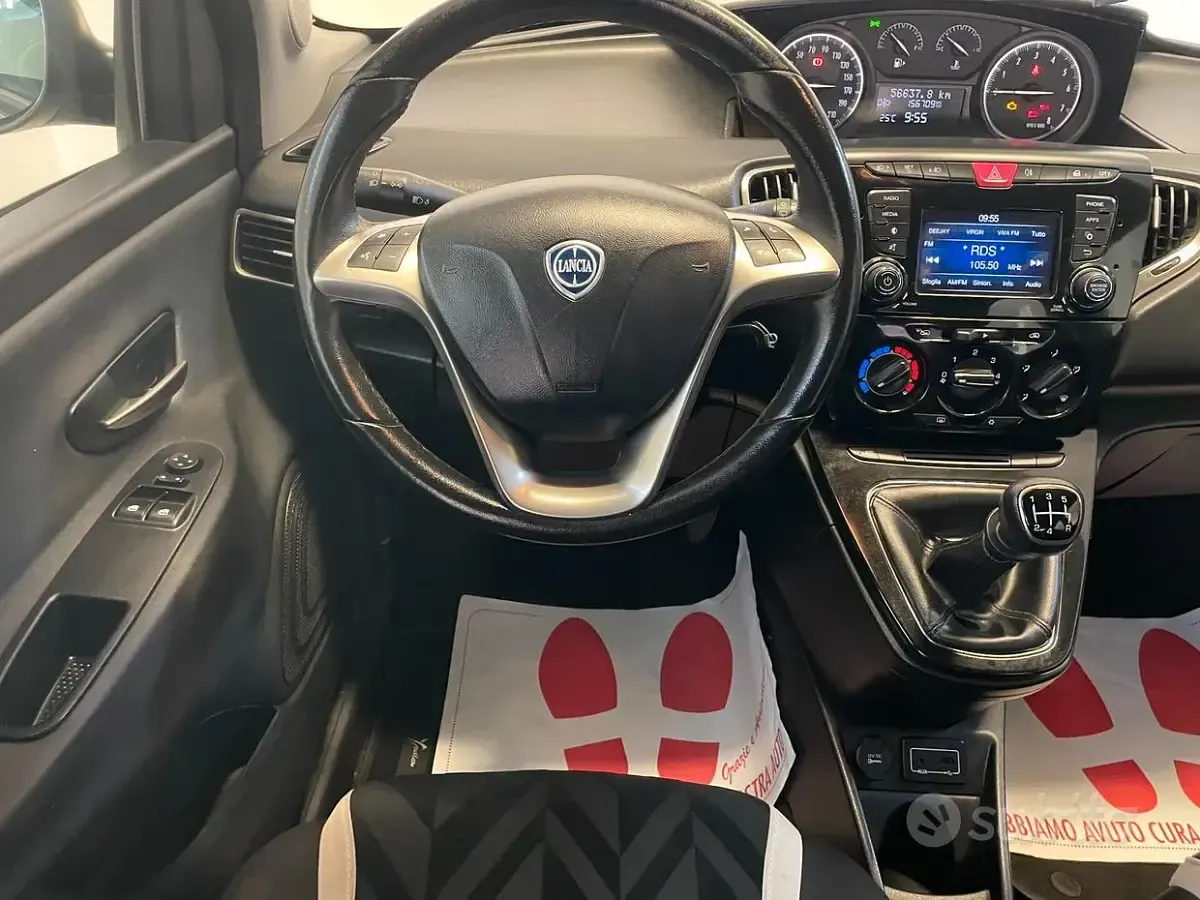 Usata Lancia Ypsilon Platinum 69 CV (50 kW) 2016 Nero Utilitaria