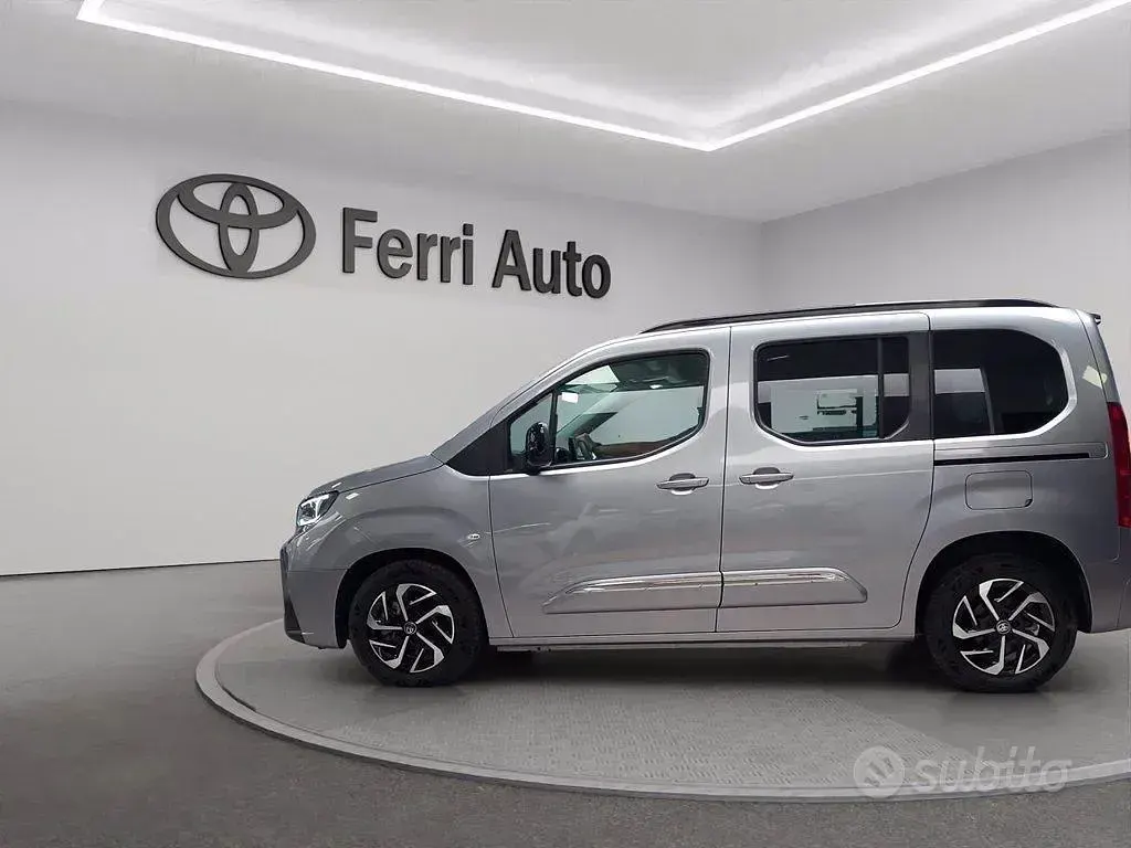 Nuova Toyota Proace City City 131 CV (96 kW) 2025 Grigio Monovolume