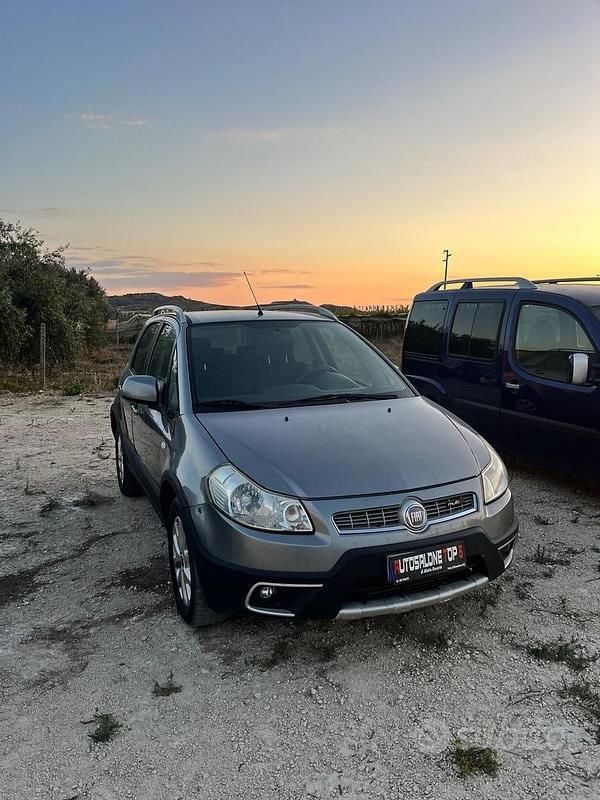 Usata Fiat Sedici Emotion 134 CV (98 kW) 2010 Grigio SUV