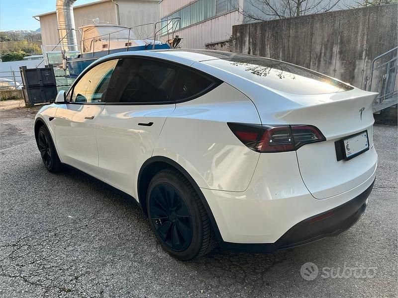 Usata Tesla Model Y 378 kW (514 CV) 2023 Bianco SUV