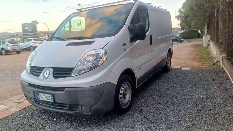Bianco Usata 2009 Renault Trafic Monovolume | 9000 € (Buon prezzo) - Immagine 1/4