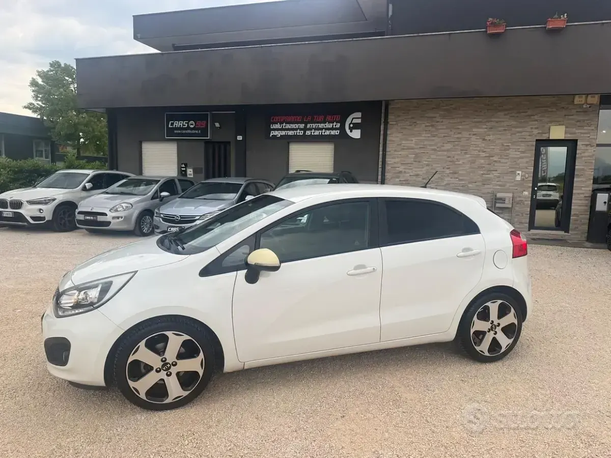 Usata Kia Rio 90 CV (66 kW) 2014 Bianco Berlina