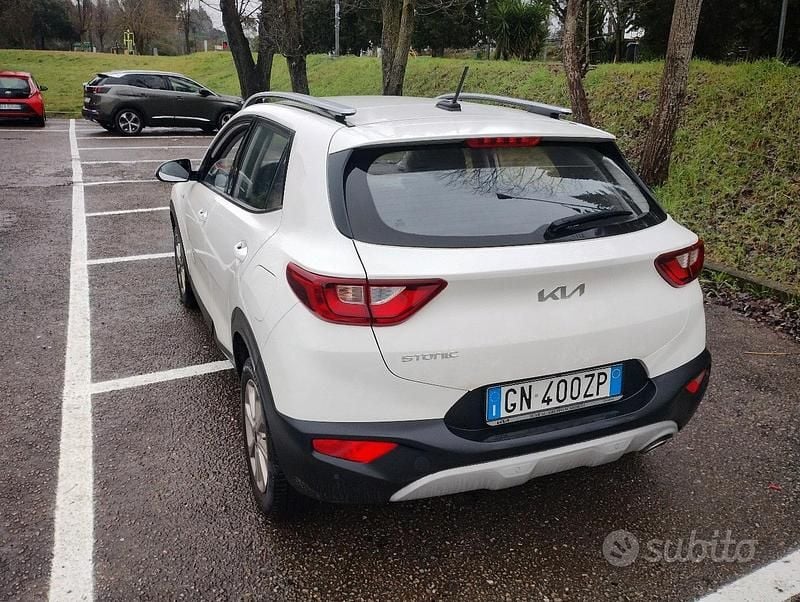 Usata Kia Stonic Urban 84 CV (61 kW) 2023 Bianco SUV