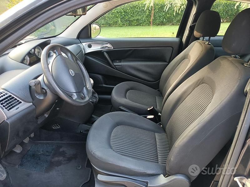 Usata Lancia Ypsilon 69 CV (50 kW) 2010 Nero Utilitaria