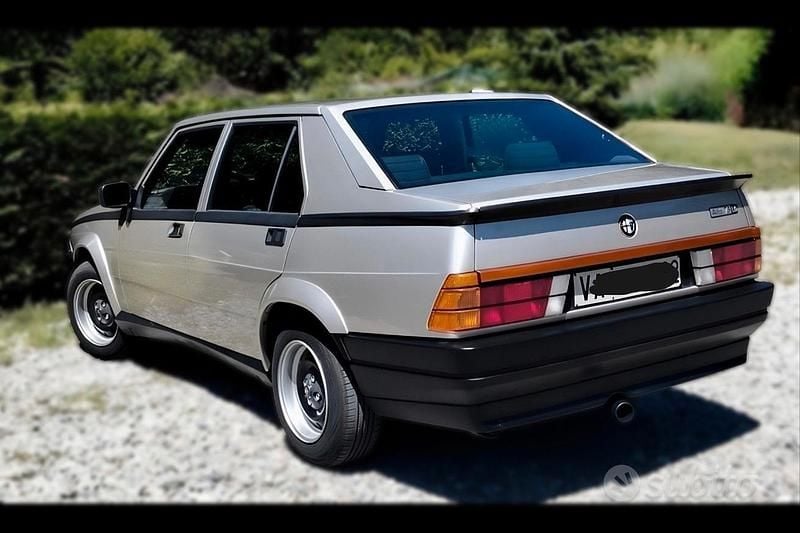 Grigio Usata 1988 Alfa Romeo 75 Tre volumi | 7400 € - Immagine 1/4