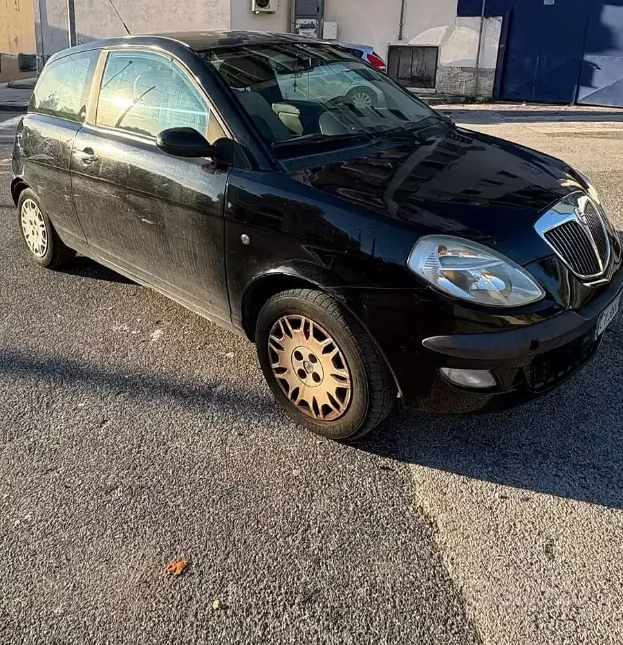 Usata Lancia Ypsilon 60 CV (44 kW) 2005 Nero Utilitaria