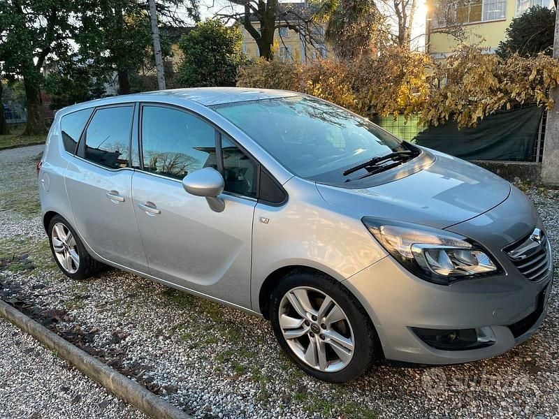 Grigio Usata 2016 Opel Meriva Cosmo Monovolume | 5000 € (Super prezzo) - Immagine 1/4