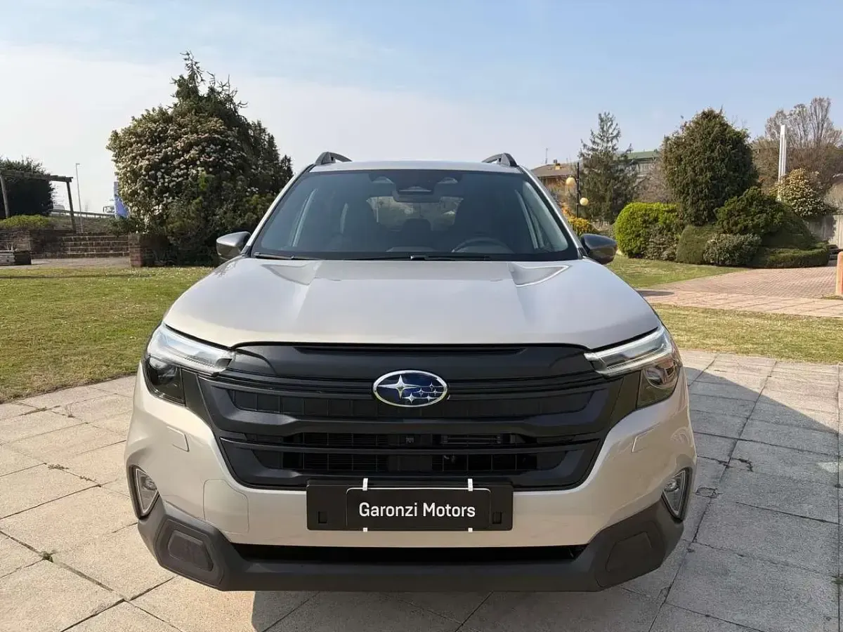 Nuova Subaru Forester Style 136 CV (100 kW) 2026 Oro SUV