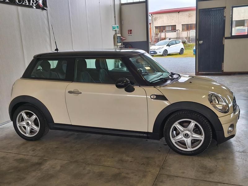 Usata Mini Cooper D 110 CV (80 kW) 2009 Beige Utilitaria