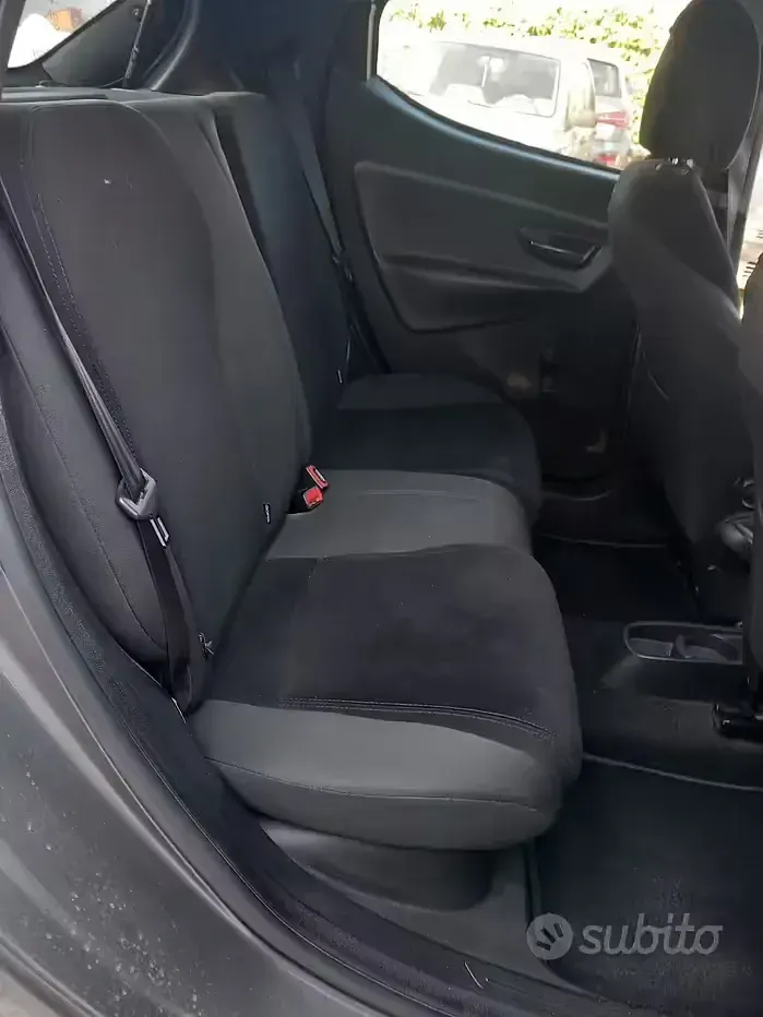 Usata Lancia Ypsilon 75 CV (55 kW) 2012 Grigio Utilitaria