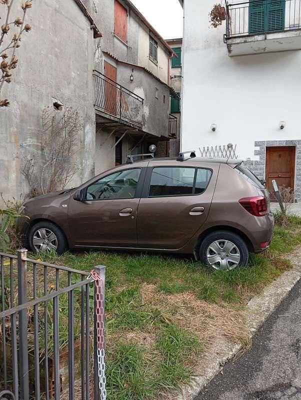Usata Dacia Sandero Essentiel 73 CV (53 kW) 2019 Marrone Berlina