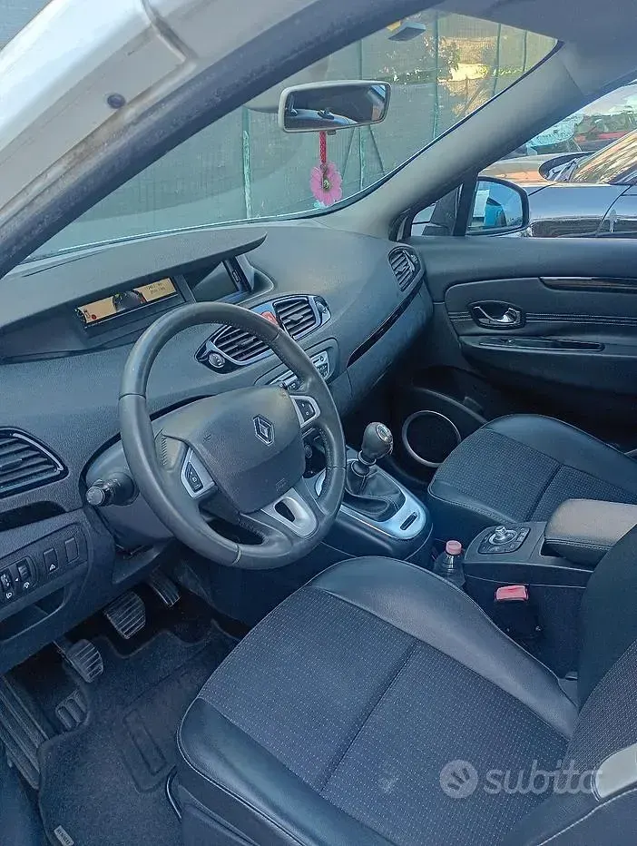 Usata Renault Scénic III XMOD 110 CV (80 kW) 2011 Bianco Monovolume