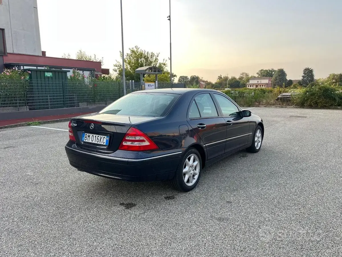 Usata Mercedes C240 Avantgarde 170 CV (125 kW) 2000 Bluazzurro Berlina