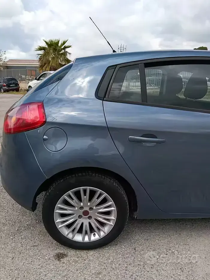Usata Fiat Bravo Active 120 CV (88 kW) 2012 Blu Utilitaria