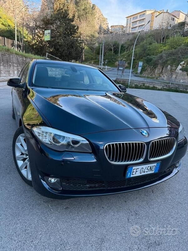 Blu Usata 2010 BMW 530 Efficient Dynamics Tre volumi | 12.000 € (Cara) - Immagine 1/4