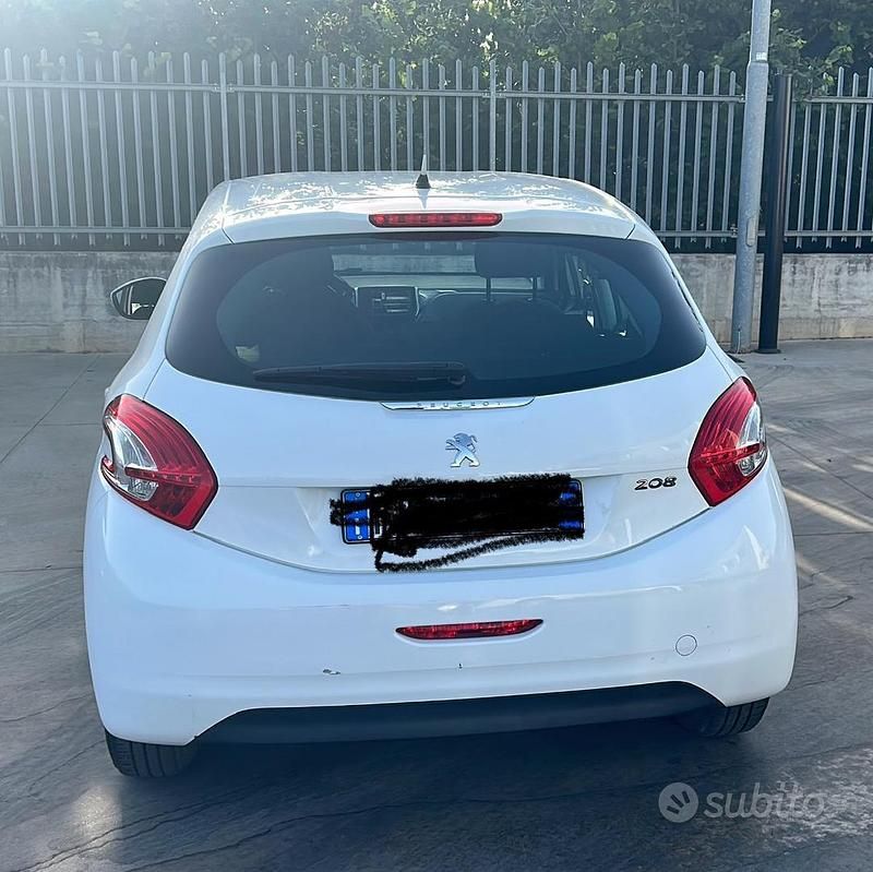 Usata Peugeot 208 68 CV (50 kW) 2015 Bianco Utilitaria