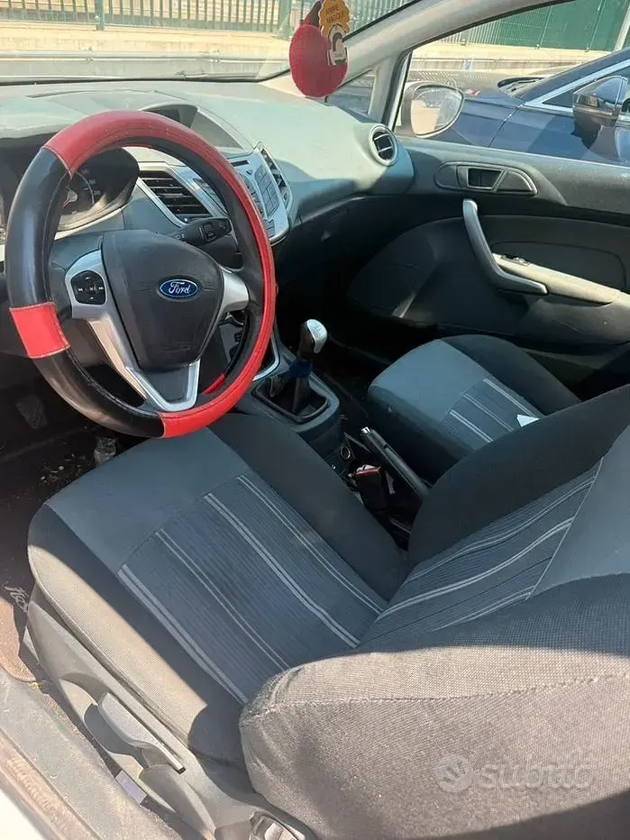Usata Ford Fiesta Ambiente 82 CV (60 kW) 2009 Bianco Berlina