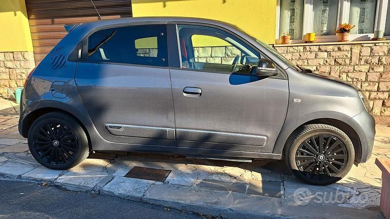 Usata Renault Twingo Urban Night 60 kW (82 CV) 2022 Utilitaria