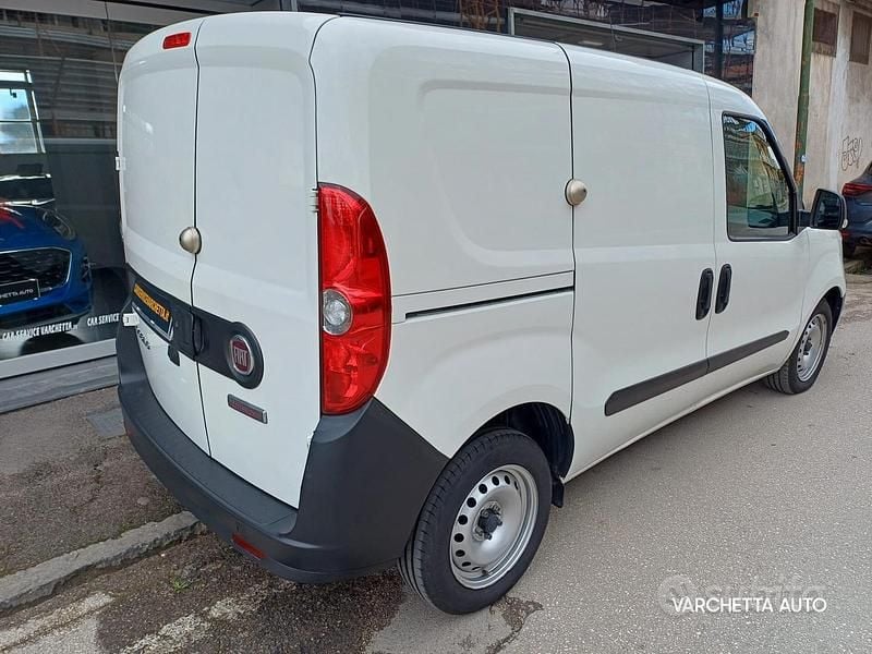 Usata Fiat Doblò 105 CV (77 kW) 2023 Bianco Monovolume