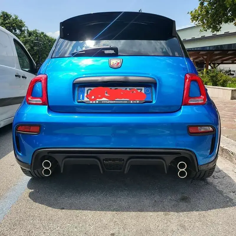 Usata Abarth 695 179 CV (131 kW) 2023 Blu/azzurro Utilitaria
