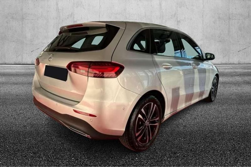 Usata Mercedes B200 Advanced 150 CV (110 kW) 2023 Argento Monovolume