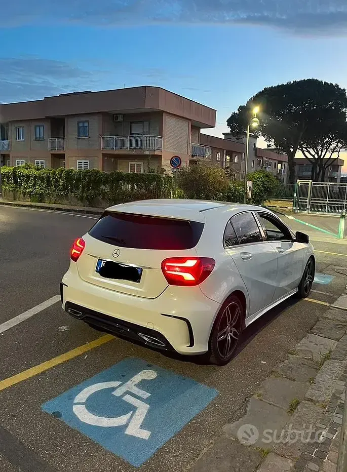 Usata Mercedes A180 Premium 109 CV (80 kW) 2017 Utilitaria