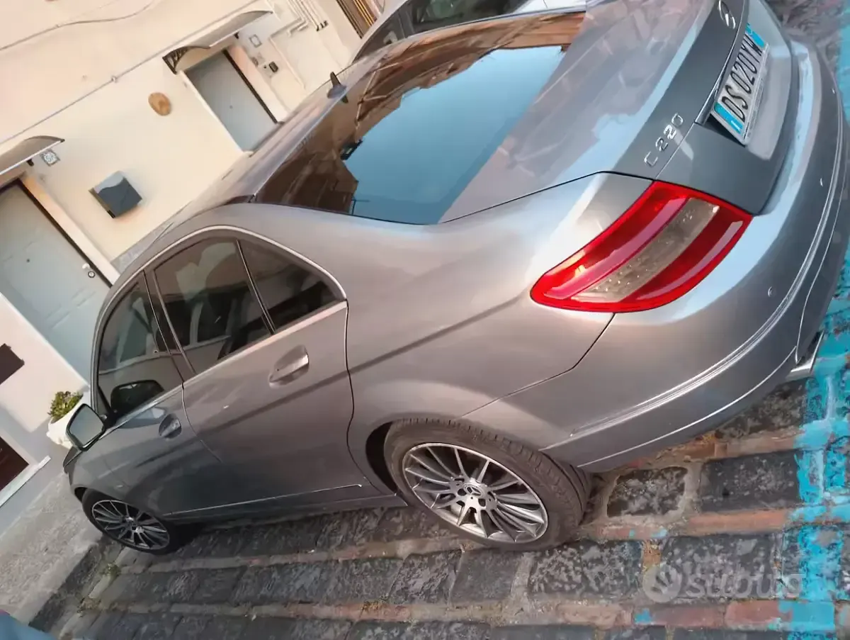 Usata Mercedes C220 170 CV (125 kW) 2009 Grigio Berlina