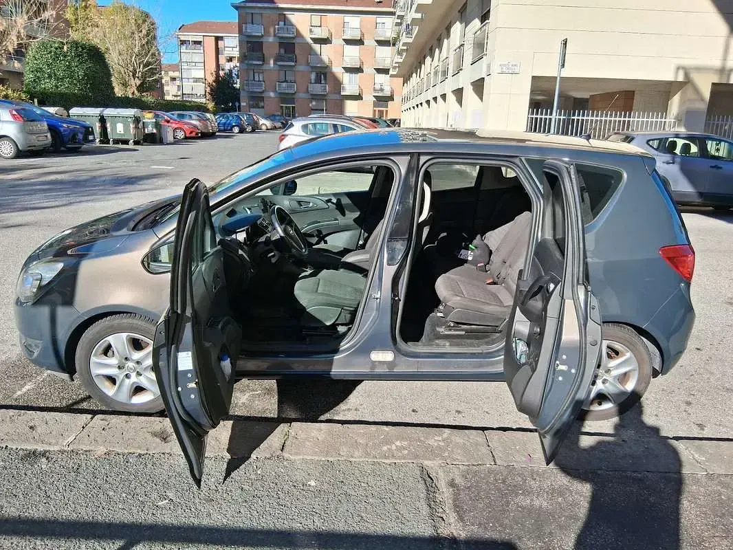 Usata Opel Meriva 120 CV (88 kW) 2014 Grigio Monovolume